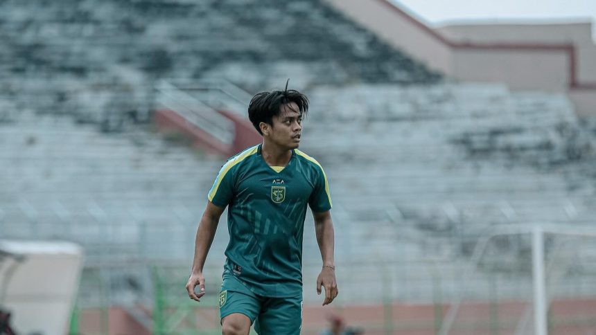 Gelandang Persebaya Surabaya, Andre Oktaviansyah (Foto: Instagram/@lensa.persebaya)