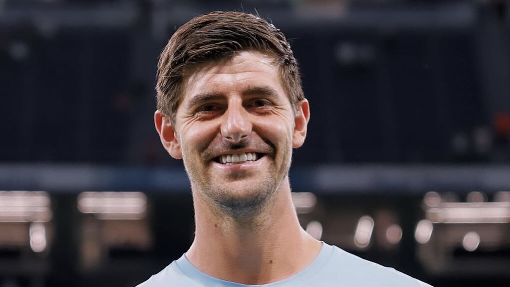 turunminum.id La Liga Courtois Provokasi Fans: Simeone Tanggapi Kontroversi Courtois Provokasi Fans: Simeone Tanggapi Kontroversi (foto: x)