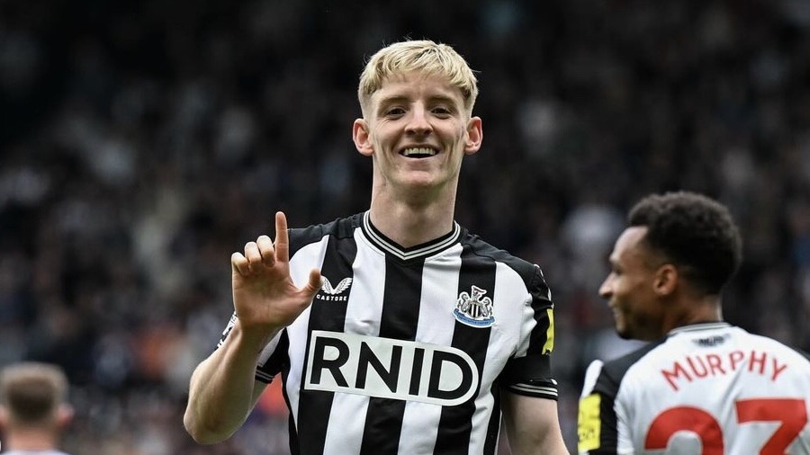 turunminum.id Inggris Anthony Gordon Tolak Liverpool, Pilih Setia di Newcastle! Anthony Gordon Tolak Liverpool, Pilih Setia di Newcastle! (foto: x)