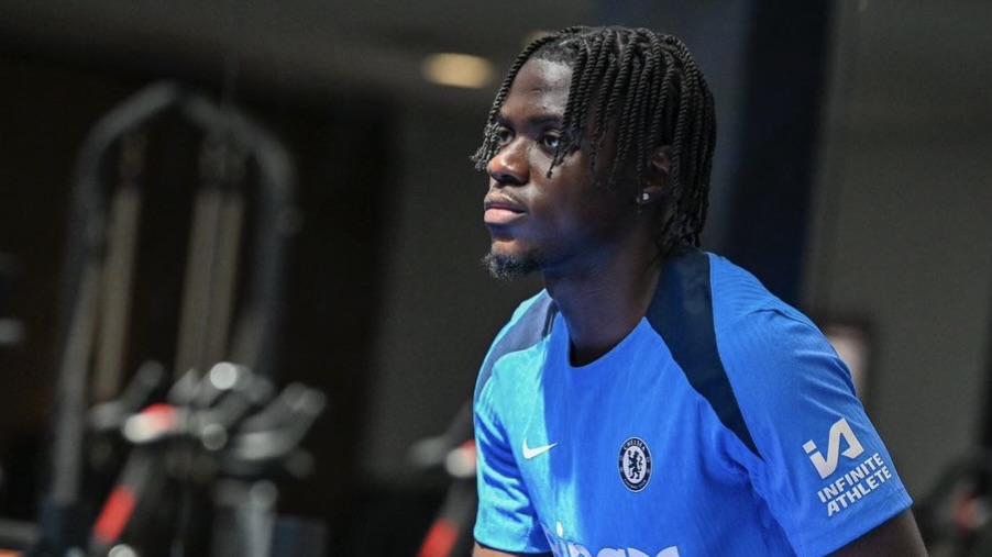 turunminum.id Inggris Usaha Melepaskan Romeo Lavia Dari Chelsea Chelsea Pertimbangkan Melepas Lavia (foto: x)