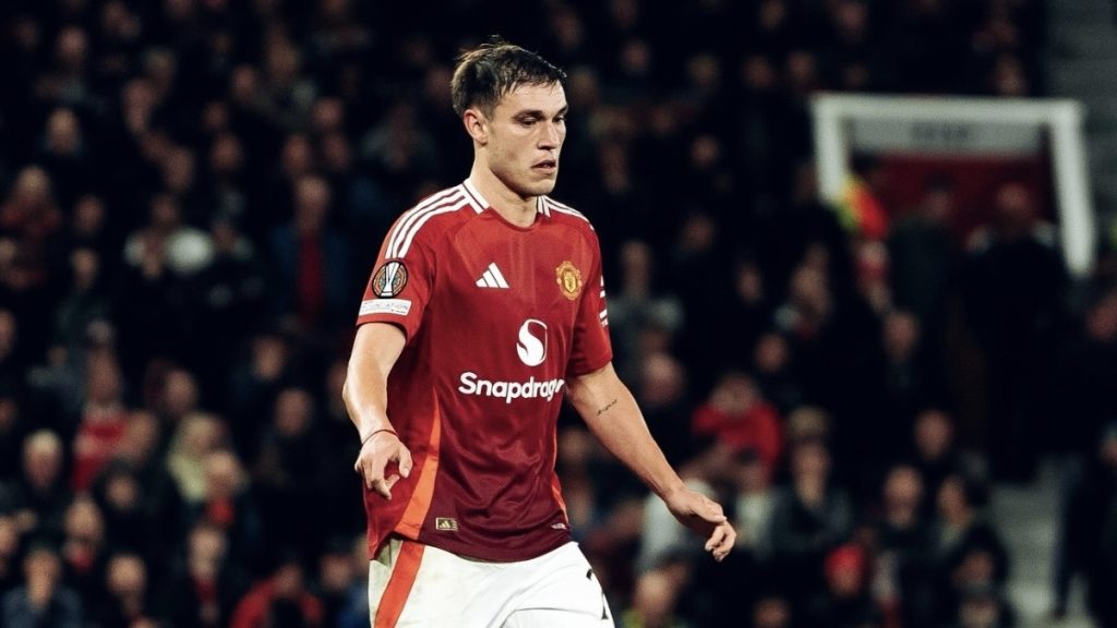 turunminum.id Inggris Ugarte Jadi Starter Utama Manchester United Ugarte Jadi Starter Utama Manchester United (foto: x)