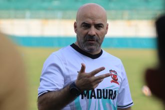 Pelatih Madura United, Paulo Meneses (Foto: Madura United)