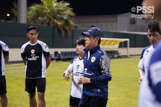 Shin Tae-yong pimpin latihan Timnas Indonesia di Bahrain (Foto: PSSI)