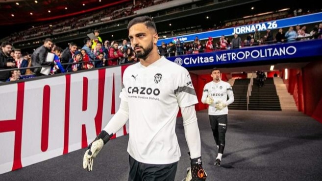 turunminum.id Inggris Mamardashvili Sadar Harus Bekerja Keras untuk Jadi Kiper Utama Liverpool turunminum.id Mamardashvili Sadar Harus Bekerja Keras untuk Jadi Kiper Utama Liverpool