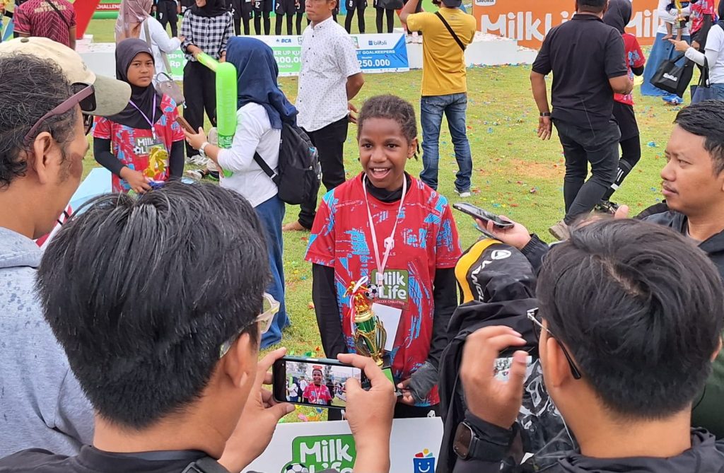 turunminum.id Ragam Timo Scheunemann Kagumi Bakat Ika Wonda, Calon Tandem Claudia di Timnas Putri? turunminum.id Timo Scheunemann Kagumi Bakat Ika Wonda, Calon Tandem Claudia di Timnas Putri?