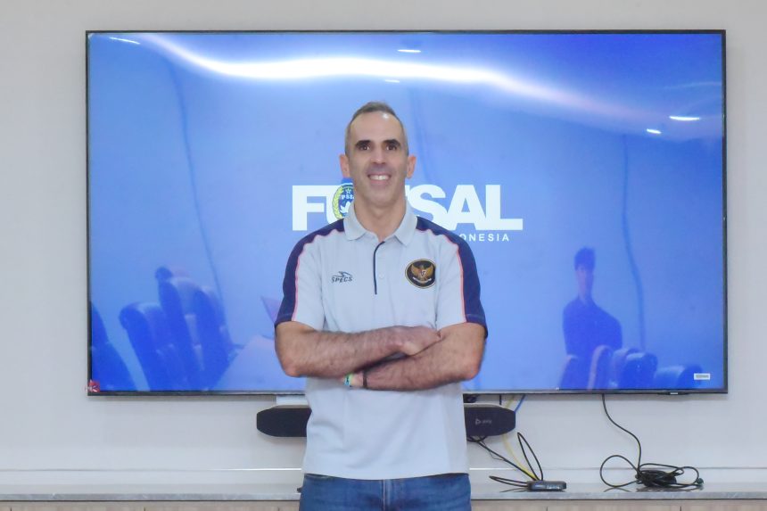 Pelatih Timnas Futsal Putri, Luis Estrella (Foto: FFI)