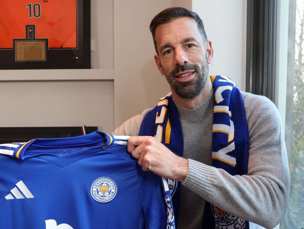 turunminum.id Inggris Profil dan Fakta Unik Ruud van Nistelrooy, Pelatih Baru Leicester City: Pernah 'Ribut' dengan Ronaldo Pelatih baru Leicester City, Ruud van Nistelrooy (Photo by Plumb Images/Leicester City FC via Getty Images)