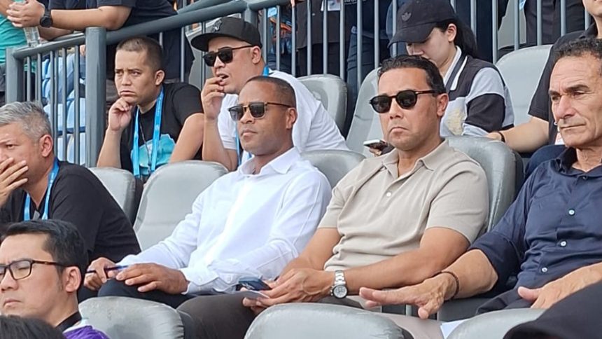 Patrick Kluivert pantau Liga 1 bersama asistennya (Foto: Turunminum)